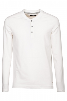 White plain t-shirt
