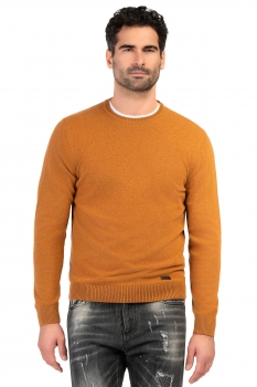 Slim body yellow sweater