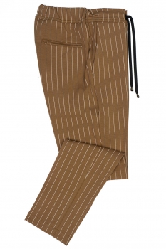 Pantaloni slim maro cu dungi