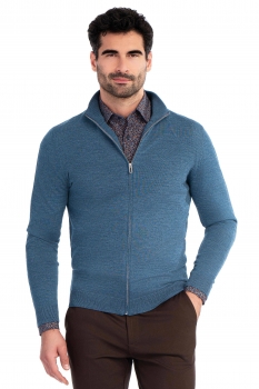 Slim body light blue sweater
