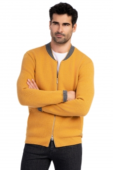Slim body yellow sweater