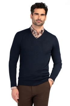 Slim body navy sweater