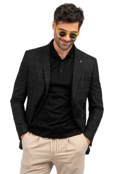 Slim body black carouri blazer