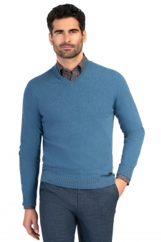 Slim body light blue sweater