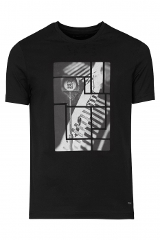 Black t-shirt