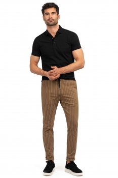 Pantaloni slim maro cu dungi
