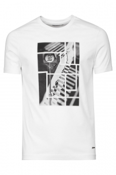 White t-shirt